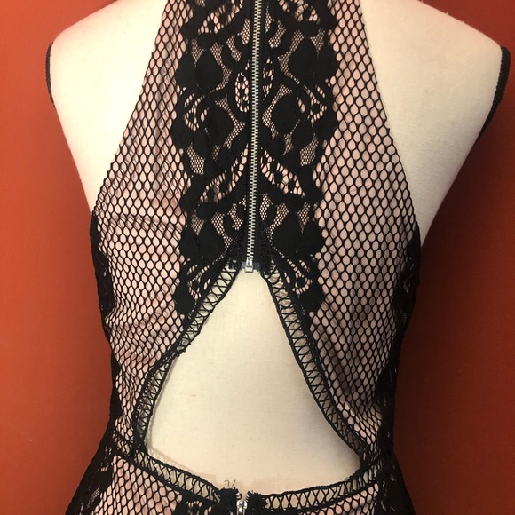 Cute black and nude lace dress sz M
CHECK OUT MY $10 ITEMS! - Picture 4 of 9